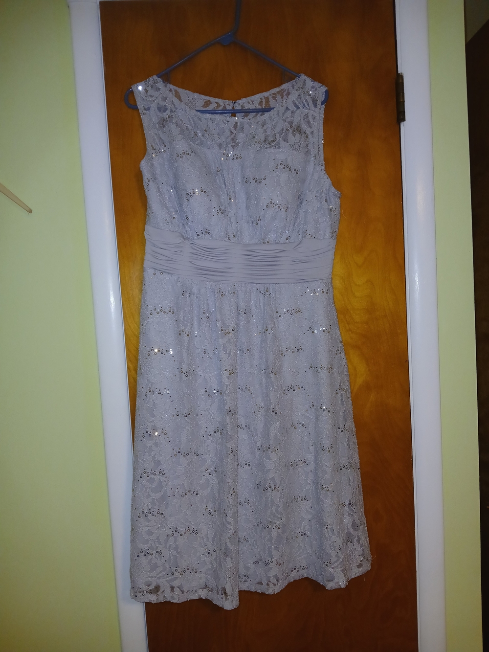 Sleeveless Lace Midi Dress in Light Gray
